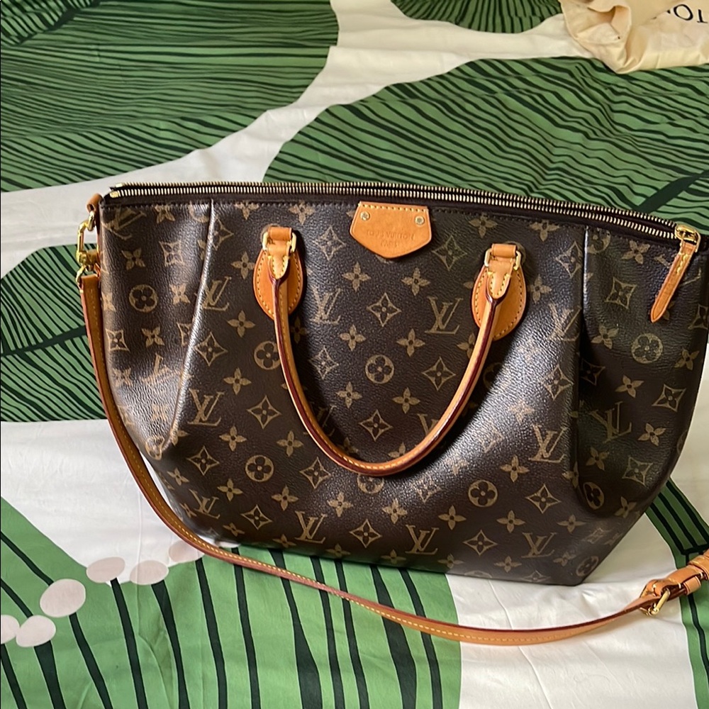 Louis Vuitton Turenne GM Shoulder Bag